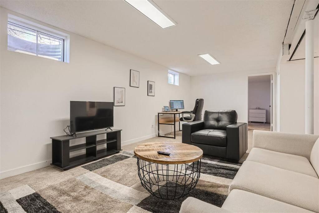 Serene, Spacious In Quiet Neighborhood With Fenced Yard Casa vacanze *