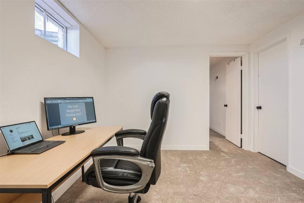 Serene, Spacious In Quiet Neighborhood With Fenced Yard *