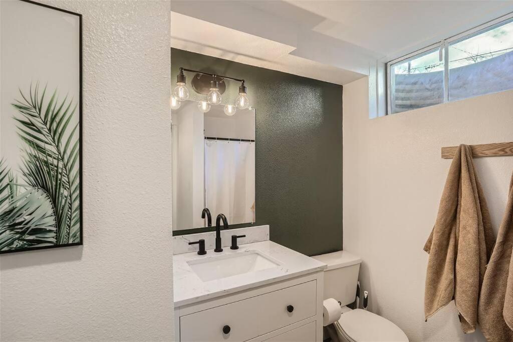 Casa vacanze Serene, Spacious In Quiet Neighborhood With Fenced Yard *