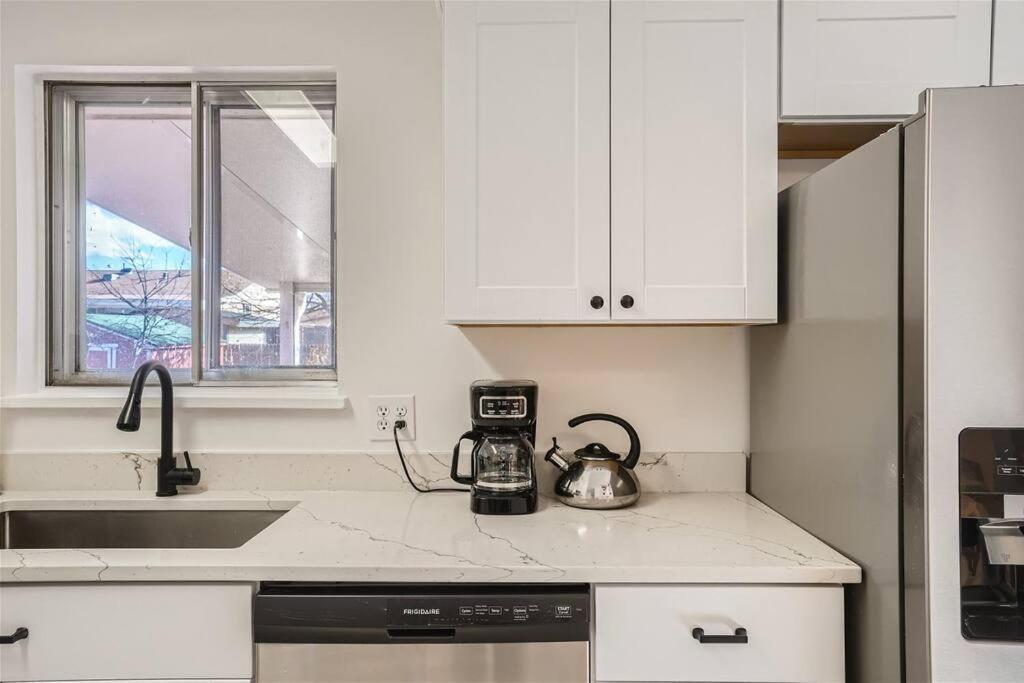 Serene, Spacious In Quiet Neighborhood With Fenced Yard * Aurora