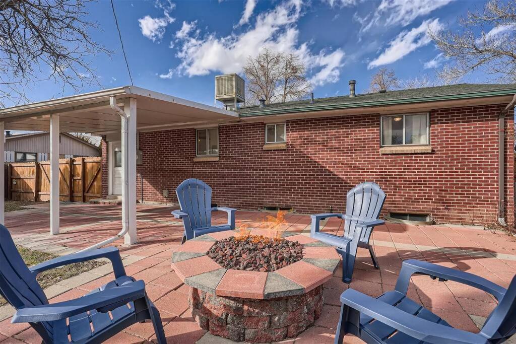Serene, Spacious In Quiet Neighborhood With Fenced Yard