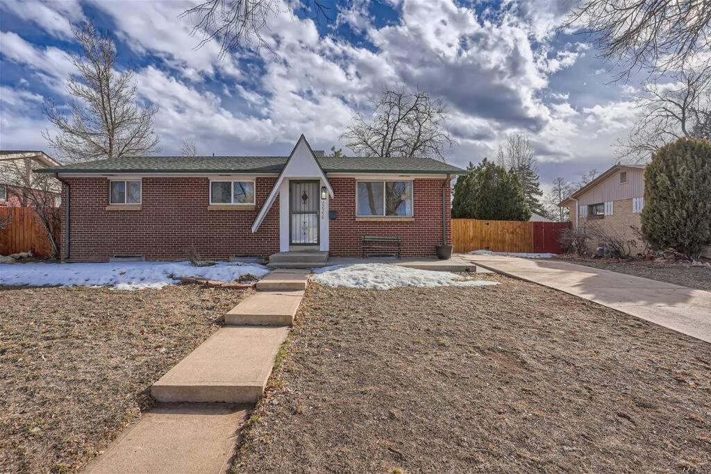 Serene, Spacious In Quiet Neighborhood With Fenced Yard
